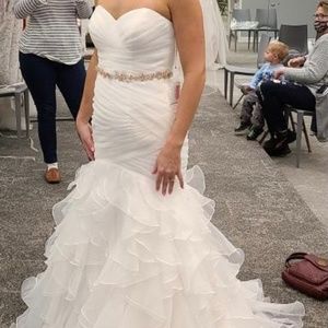 Size 8 Wedding Dress. Never Worn.